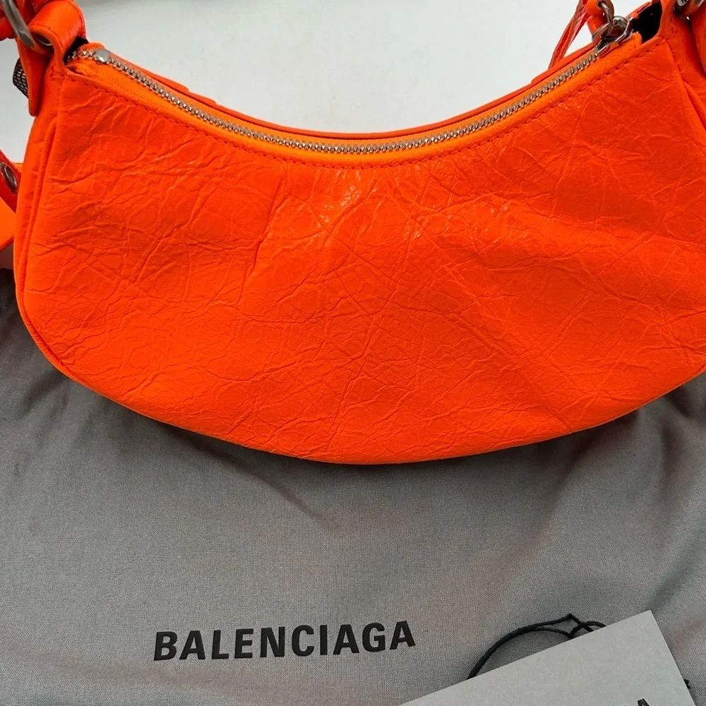 Women's Balenciaga LE CAGOLE shoulder bag in neon orange lambskin, leather NWT